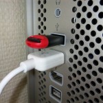 カードリーダーをMac Proの前面USB端子に接続したところ